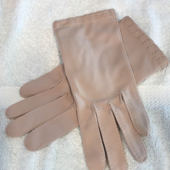 Gloves - Picture 3 of 3